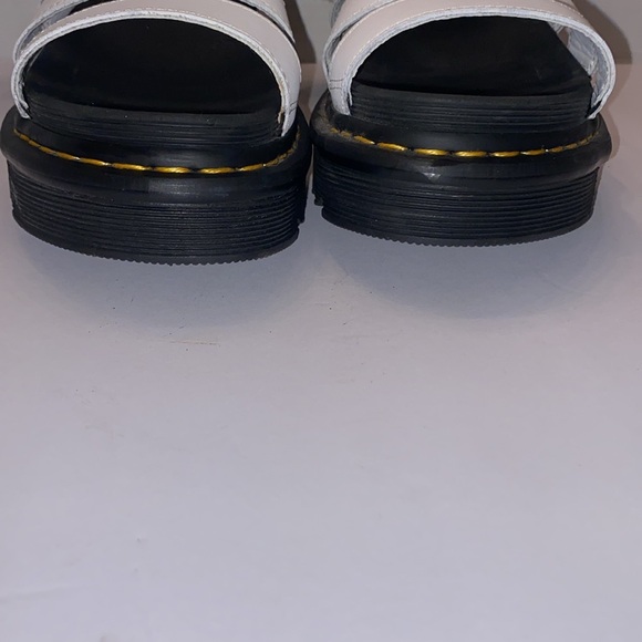 Dr.Martens Blaire Sandal, White,Size 9
The signature pull loop & chunky sole - Picture 4 of 13